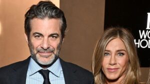 jennifer-aniston-&-jim-curtis-went-public-onstage.-a-therapist-on-the-real-test-ahead
