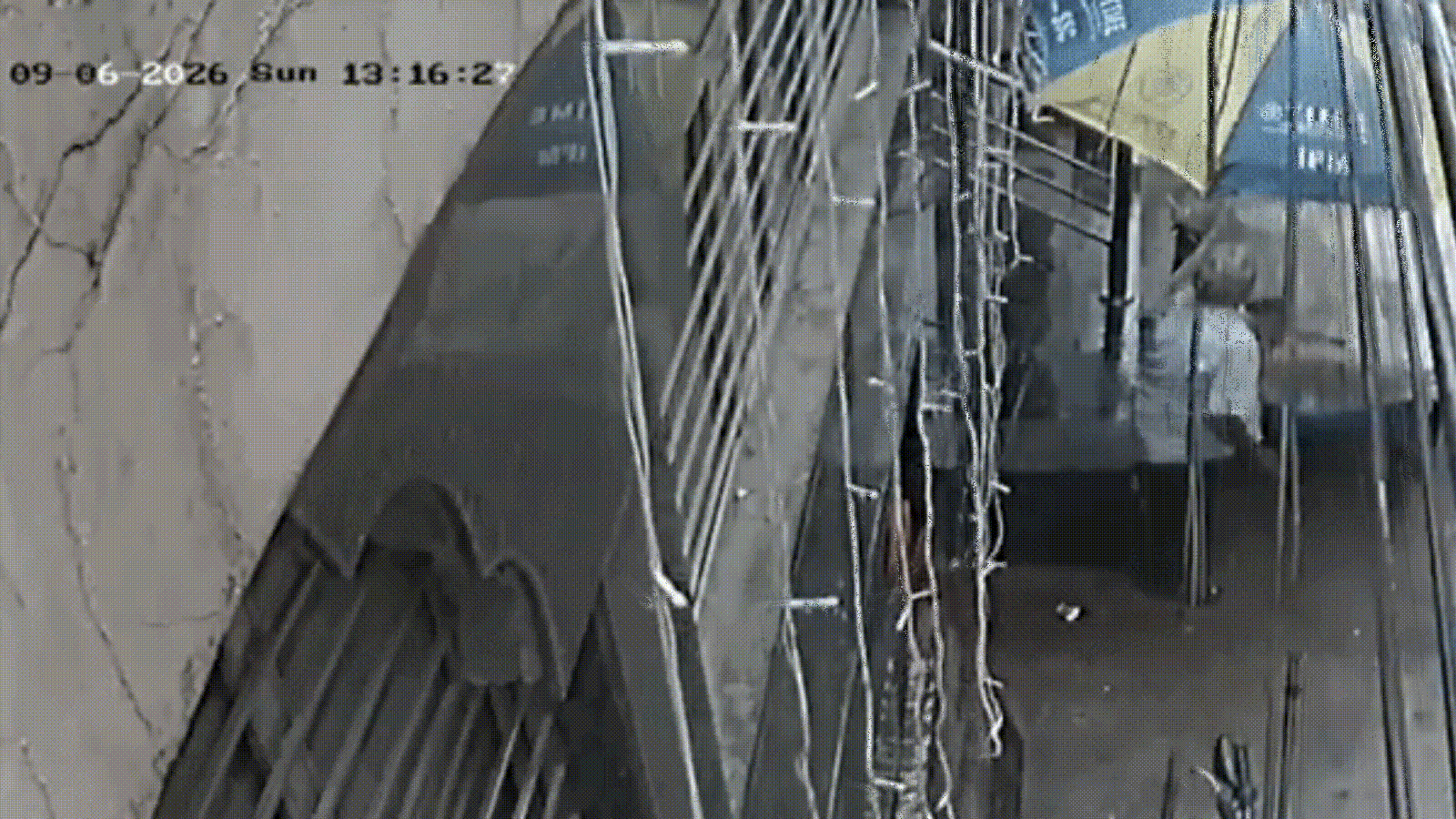 cctv-shows-man’s-narrow-escape-as-satya-niketan-pg-building-collapsed-in-seconds