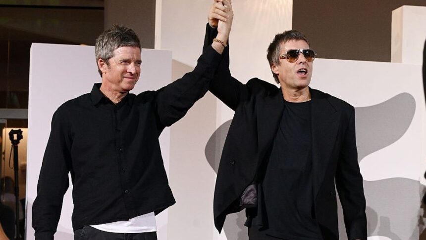 liam-&-noel-gallagher-locked-arms-in-venice,-and-it-wasn’t-a-pr-move