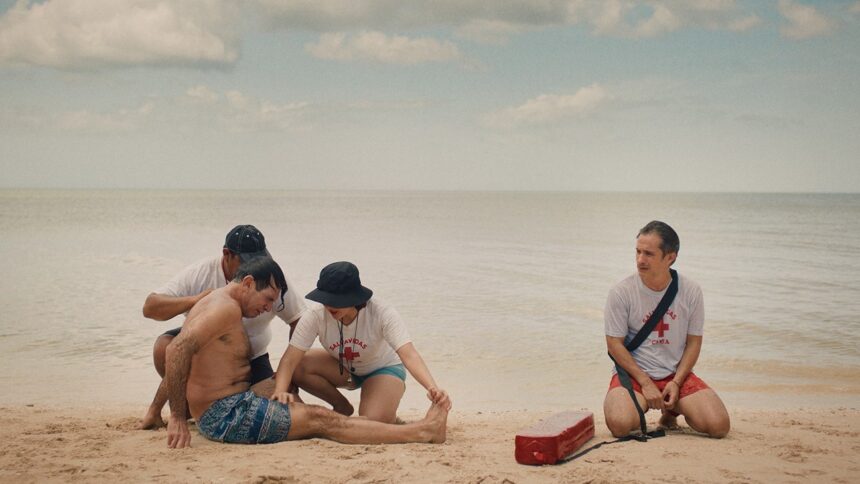 ‘hombre-al-agua’-review:-gael-garcia-bernal’s-chaotic-mexican-dramedy-has-a-hard-time-staying-above-water