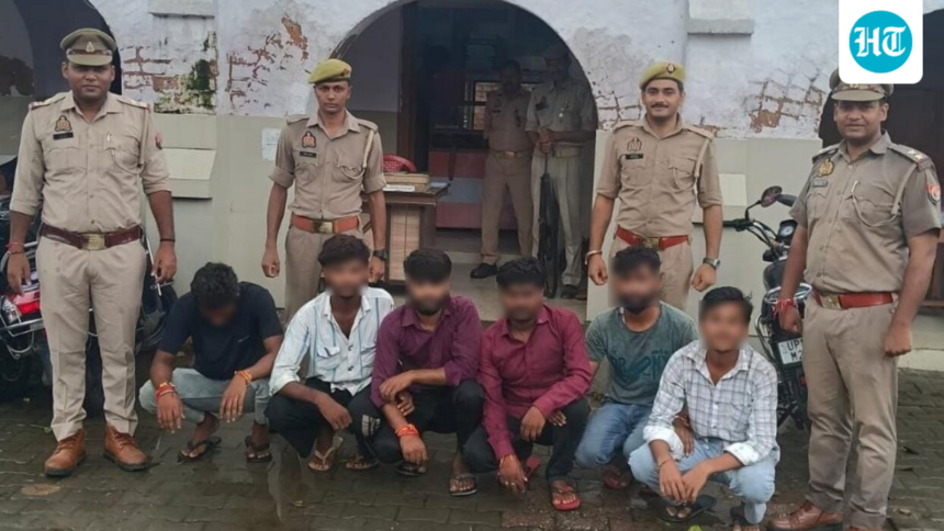 6-accused-of-snatching-muslim-man’-skullcap-during-procession-in-up’s-etah;-cops-make-them-apologise