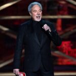 tom-jones-claims-he’s-been-fired-from-‘the-voice-uk.’-over-“financial-difficulty-with-insurance”