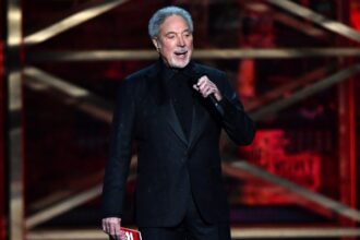 tom-jones-claims-he’s-been-fired-from-‘the-voice-uk.’-over-“financial-difficulty-with-insurance”