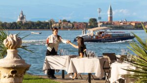 how-to-do-venice-right-during-festival-week