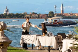 how-to-do-venice-right-during-festival-week