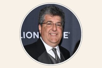 ex-‘60-minutes’-managing-editor-goes-public-after-firing,-tells-cbs-staffers-to-“hold-the-line”