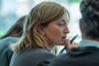 ‘a-good-little-soldier’-review:-a-tense-french-workplace-drama-about-a-woman-caught-between-motherhood-and-corporate-hell
