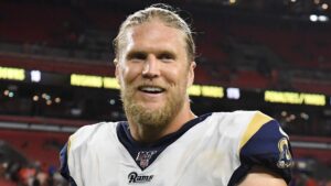did-clay-matthews-get-plastic-surgery?-what-to-know-about-viral-face-photos