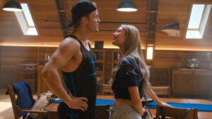‘crew-girl’-review:-netflix’s-latest-ya-sports-drama-checks-all-the-expected-boxes,-but-not-much-more