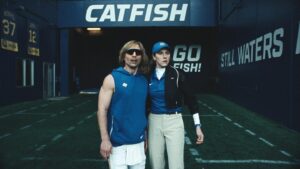 ‘chad-powers’-star-perry-mattfeld-breaks-down-ricky-and-chad’s-forbidden-romance,-gerry’s-threat-and-that-season-2-cliffhanger