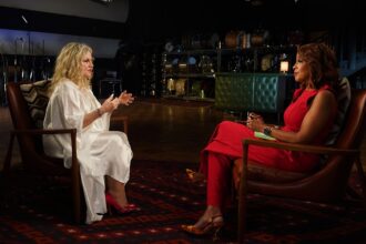 dolly-parton’s-sister-reveals-why-family-is-keeping-type-of-cancer-private