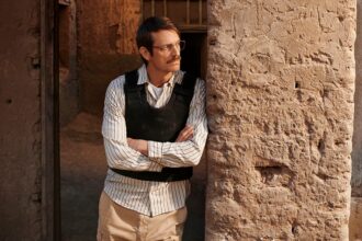 ‘high-value-target:-the-hunt-for-saddam’-review:-joel-kinnaman-plays-the-cia-analyst-who-interrogated-saddam-hussein-in-tnt’s-clumsy-miniseries