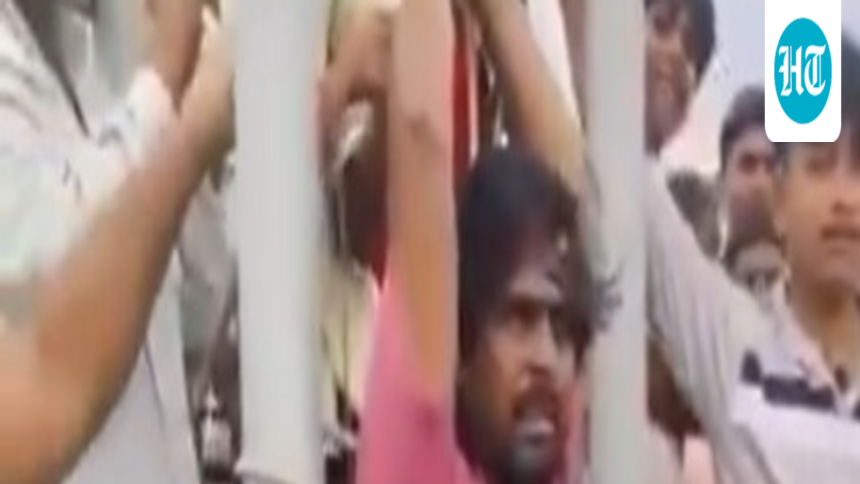 5g-network-poor,-villagers-tie-telecom-techie-to-mobile-tower-in-up’s-fatehpur