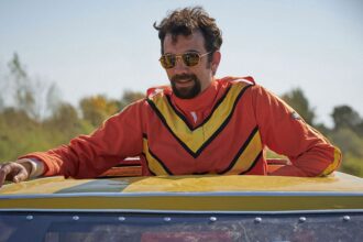 ‘the-stunt-driver’-review:-jay-baruchel-channels-canada’s-answer-to-evel-knievel-in-an-affable-true-life-comedy-that’s-not-fast-or-funny-enough