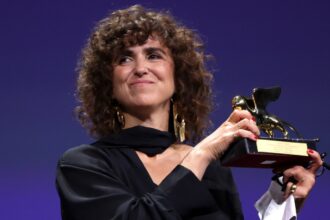 ‘woman-unknown’-wins-golden-lion-in-venice:-full-winners-list