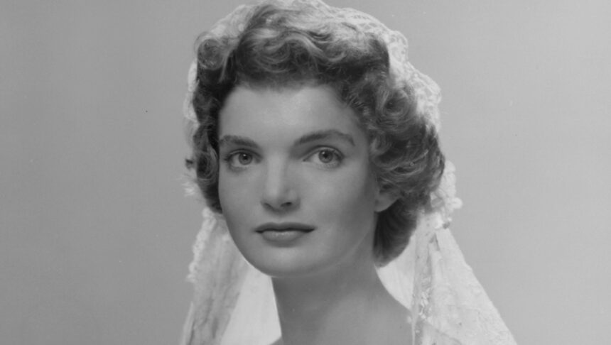 jackie-kennedy’s-wedding-dress:-all-about-her-gown-&-designer-73-years-after-she-wore-it
