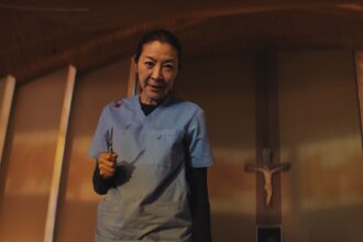 ‘the-surgeon’-review:-michelle-yeoh-plays-a-kidnapped-doctor-trying-to-outwit-her-captors-in-deliriously-fun-genre-bender