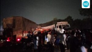 2-killed,-12-injured-in-multi-vehicle-crash-on-pune-bengaluru-highway