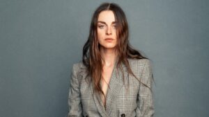 kaelen-ohm-talks-bringing-inner-extreme-skier-to-film-roles:-“i-want-to-find-the-steeper-hill-to-go-down”
