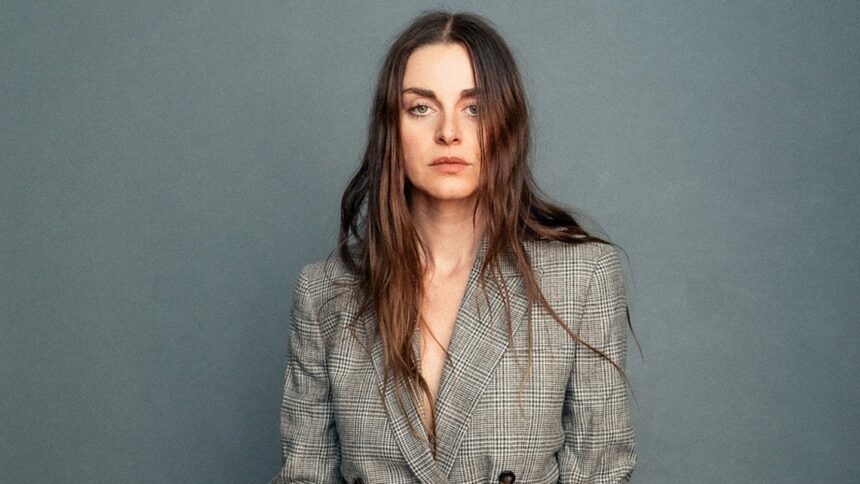 kaelen-ohm-talks-bringing-inner-extreme-skier-to-film-roles:-“i-want-to-find-the-steeper-hill-to-go-down”