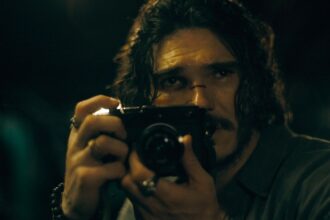 ‘the-last-photograph’-review:-zack-snyder-tries-indie-filmmaking-on-for-size,-with-painfully-ponderous-results