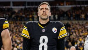 aaron-rodgers-says-no-one-knows-what-shailene-woodley-is-doing-a-therapist-on-what-he’s-really-saying.
