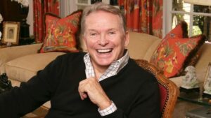 who-was-bob-mackie?-5-things-to-know-about-the-designer-who-died