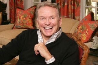 who-was-bob-mackie?-5-things-to-know-about-the-designer-who-died