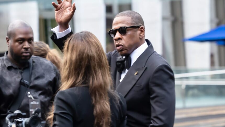 jay-z-reflects-on-“manifesting”-his-life-on-early-records-at-‘jay-z-in-8’-world-premiere