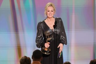 jean-smart-makes-history-with-fifth-best-actress-emmy-win-for-‘hacks’