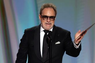 ‘widows-bay’-star-stephen-root-takes-home-the-emmy-for-supporting-actor-in-a-comedy
