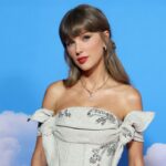 taylor-swift-makes-surprise-cameo-during-pre-taped-‘svu’-emmys-segment-with-mariska-hargitay