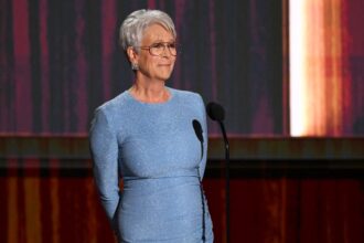 jamie-lee-curtis-gives-emmys-tribute-to-rob-reiner:-“he-was-generous-and-kind-and-funny-as-hell”