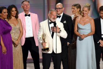 ‘the-pitt’-showrunner-r.-scott-gemmill-delivers-rallying-cry-for-“what’s-real”-after-emmy-win