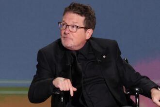 michael-j.-fox-says-he-feared-people-would-laugh-over-his-parkinson’s-diagnosis-during-emmys-speech