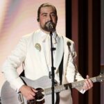 noah-kahan-performs-“bridge-over-troubled-water”-during-2026-emmy-in-memoriam