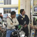 petrol-pump-dealers-threaten-cash-only-payments-over-₹5-upi-charge-above-₹2,000