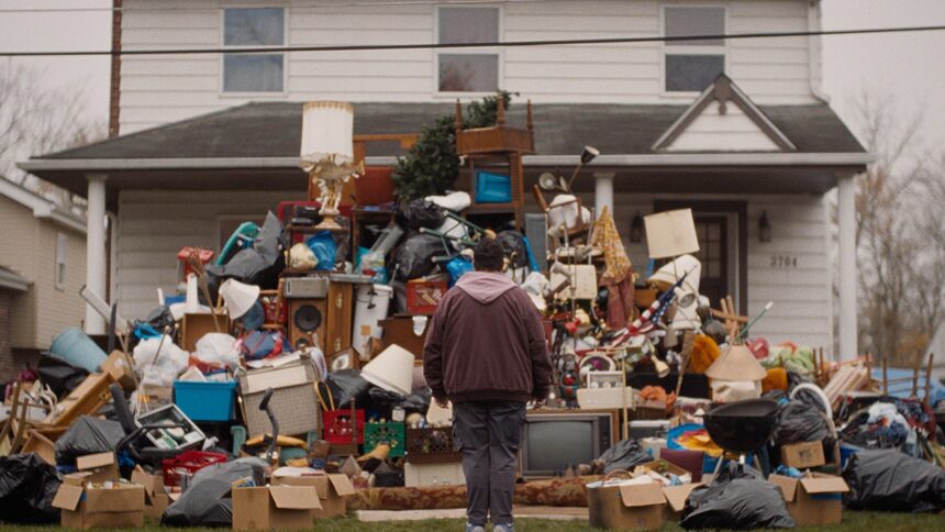 ‘trash-mountain’-review:-a-gay-man-returns-to-his-conservative-hometown-in-a-warm,-perceptive-indie-comedy-drama