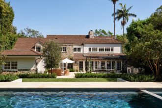 nancy-meyers’-daughter-creates-a-home-as-chic-as-her-mom’s-movies:-inside-her-beverly-hill-renovation