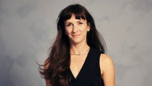 viral-youtube-star-julie-nolke-plans-dark-comedy-series-‘becky-and-miranda’