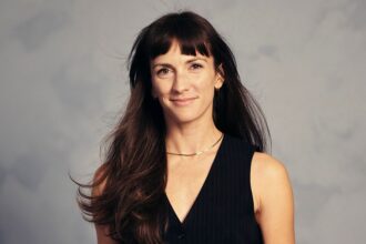 viral-youtube-star-julie-nolke-plans-dark-comedy-series-‘becky-and-miranda’