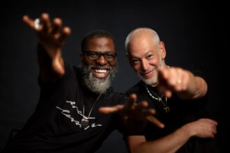 ‘re/pair’-review:-david-schwimmer,-w.-kamau-bell-and-van-jones-lead-pragmatic-doc-about-the-past-and-present-of-black-jewish-relations