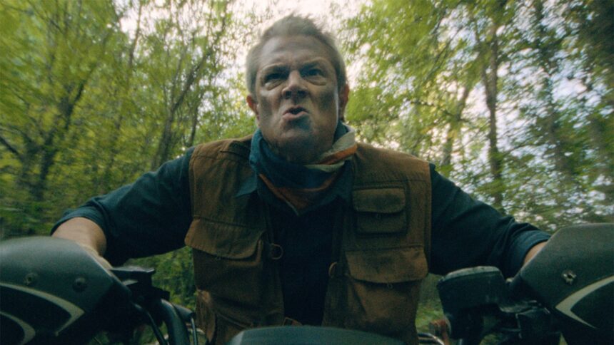 ‘tiny-fugitives’-review:-alternately-tiresome-and-amusing,-johnny-knoxville’s-chaotic-jewish-camp-comedy-is-essentially-what-you’d-expect