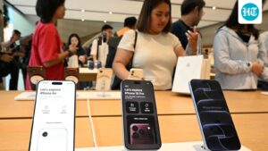 iphone-18-frenzy-in-india:-apple-buyers-queue-up-at-delhi,-mumbai,-bengaluru-stores-|-watch