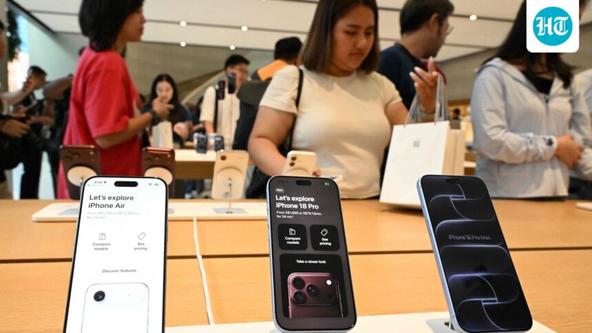iphone-18-frenzy-in-india:-apple-buyers-queue-up-at-delhi,-mumbai,-bengaluru-stores-|-watch
