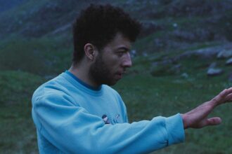 ‘masc’-review:-a-neurodivergent-gay-man-navigates-the-world-in-a-striking-and-distinctive-debut-feature