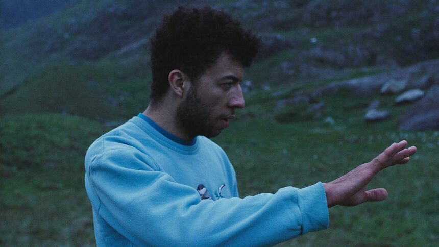 ‘masc’-review:-a-neurodivergent-gay-man-navigates-the-world-in-a-striking-and-distinctive-debut-feature