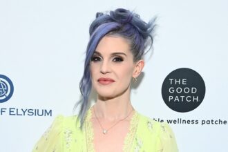 kelly-osbourne-reveals-why-she-cut-ties-with-“polar-opposite”-sister