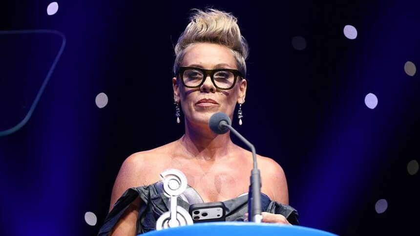 pink’s-‘lonelier-than-that’-confession-is-the-whole-story-of-standing-up-online