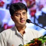 ‘monarchy-ended-but…’:-scindia-faces-backlash-as-video-shows-mp-rebuke-citizen-flagging-poor-roads